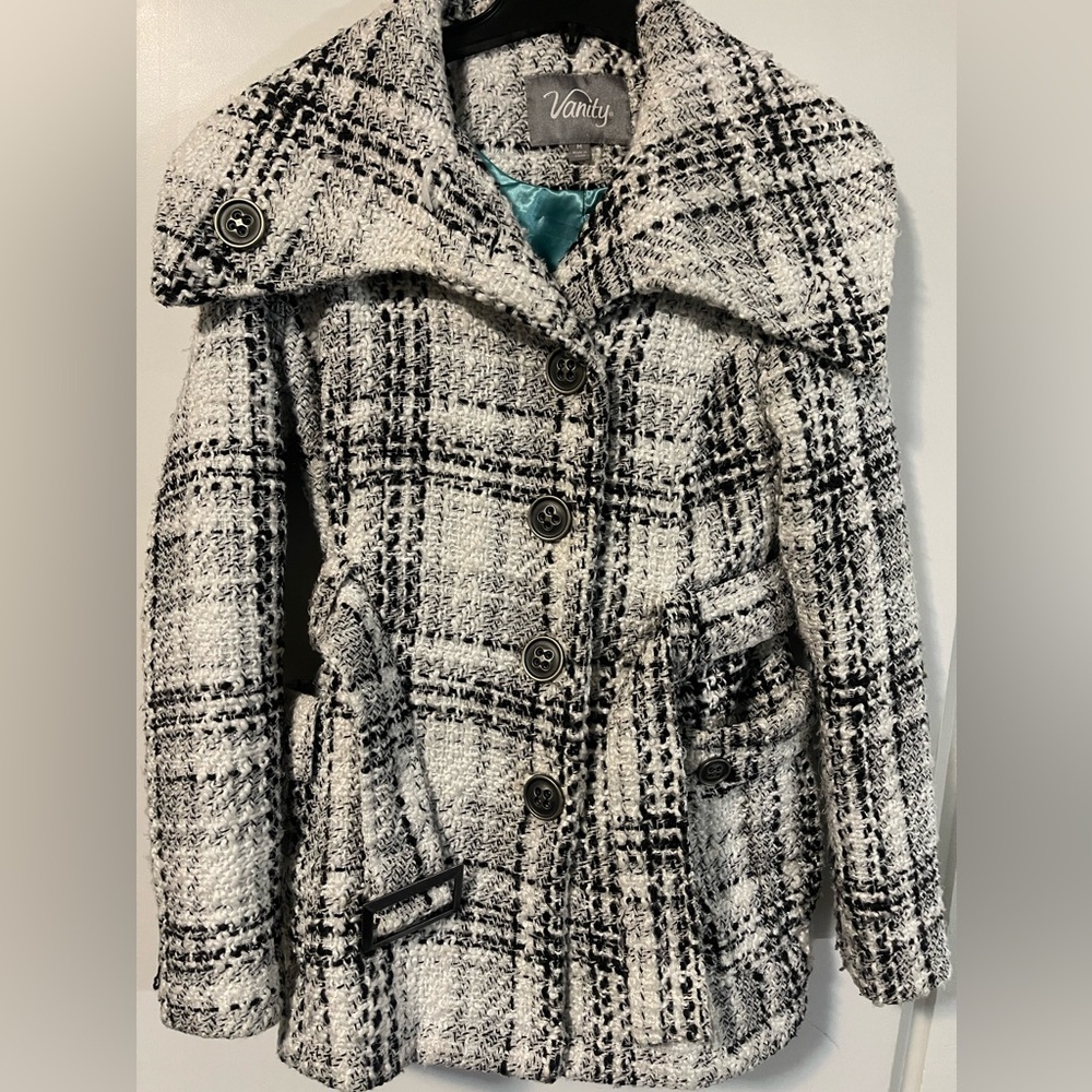 Vanity women’s Knee length winter coat. Size M.